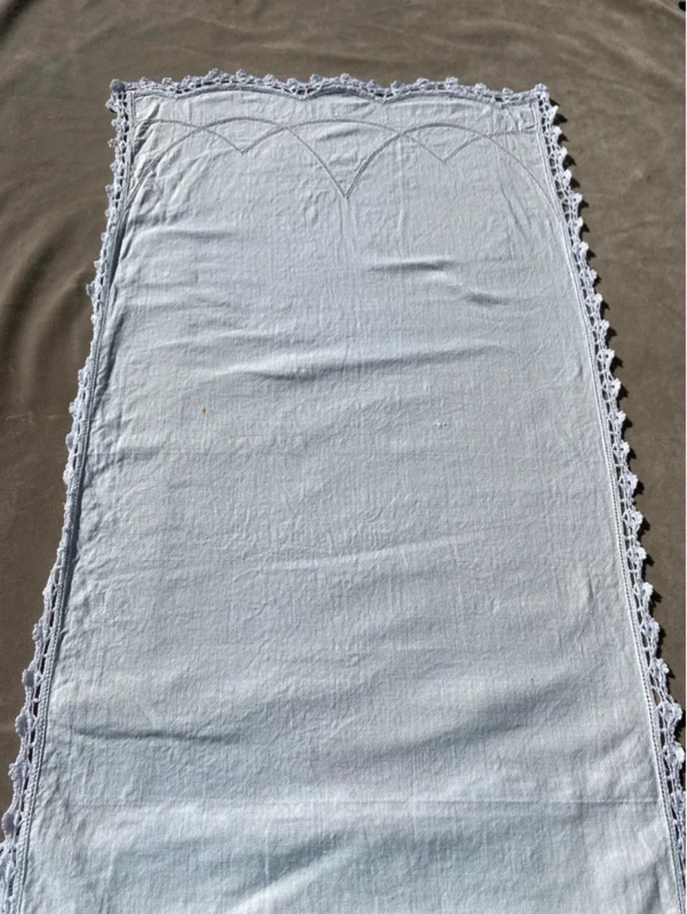 Vintage table runner, linen, white, with lace edges